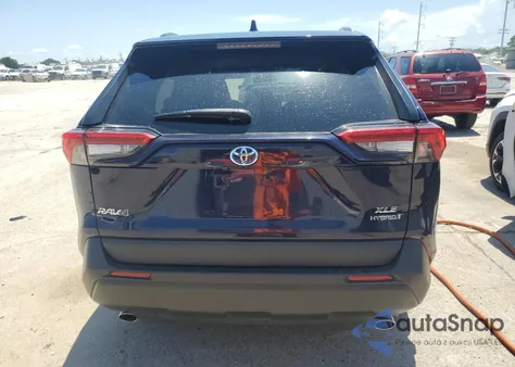 2021 Toyota Rav4 Xle z USA, uszkodzony, nr VIN 4T3RWRFV8MU020768